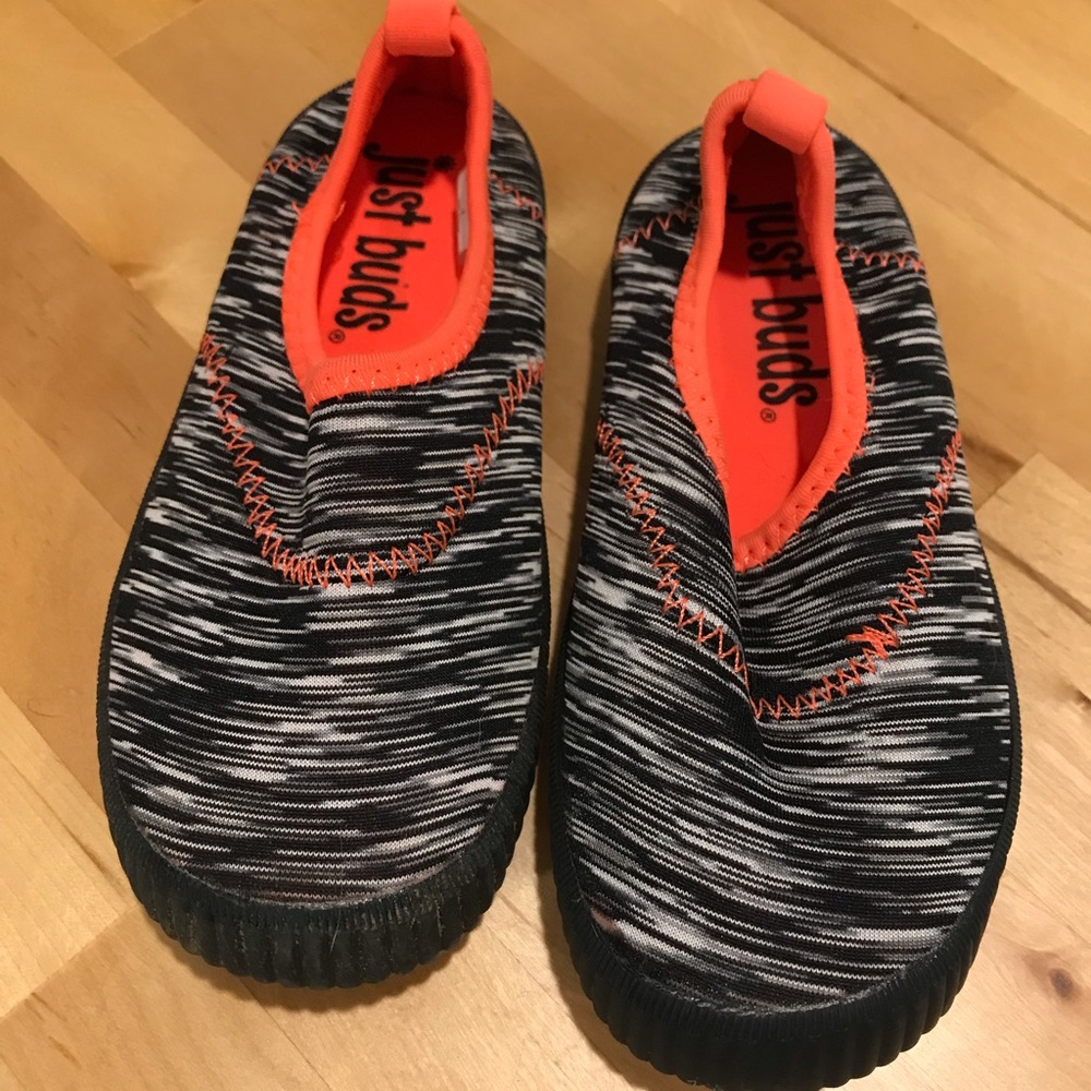 Water shoes sz 8